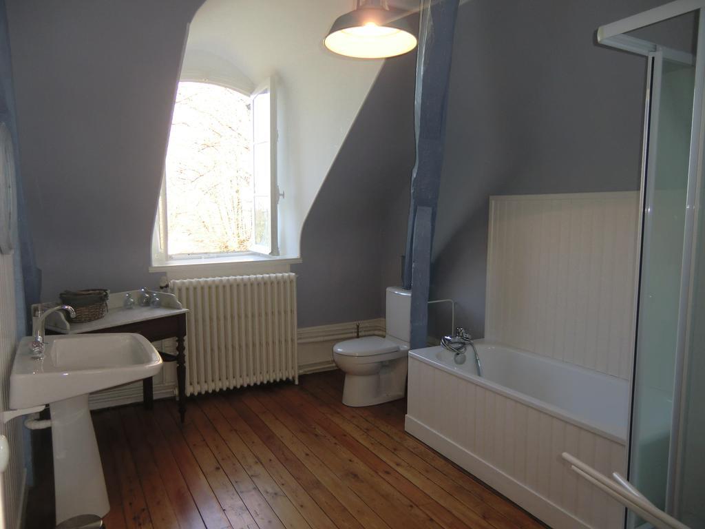 Chateau De Maillot Bonneville-la-Louvet Room photo